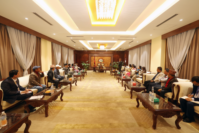 प्रधानमन्त्री कार्की र उपत्यका ‘मेयर फोरम’ का प्रतिनिधिबीच चुनाव तथा स्थानीय समस्याबारे छलफल