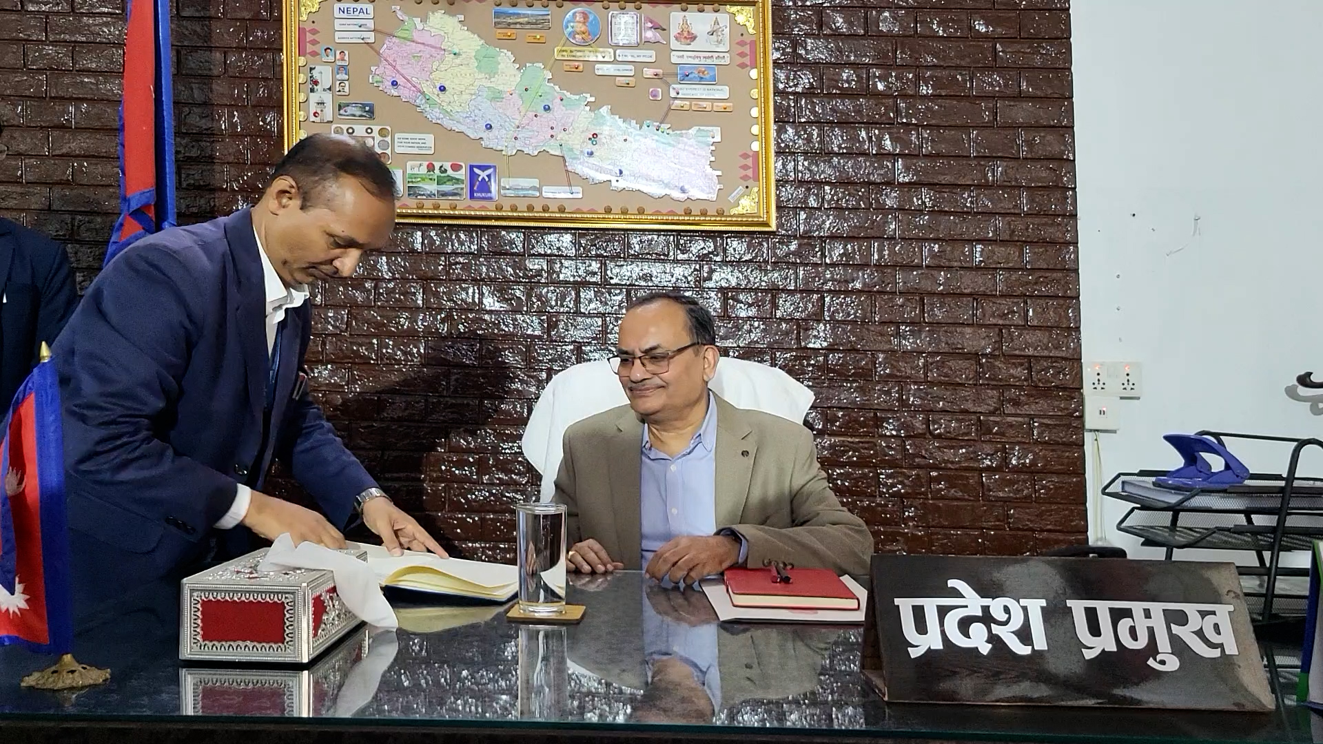 मधेश प्रदेशका नवनियुक्त प्रदेश प्रमुख डा.लाभद्वारा पदभार ग्रहण