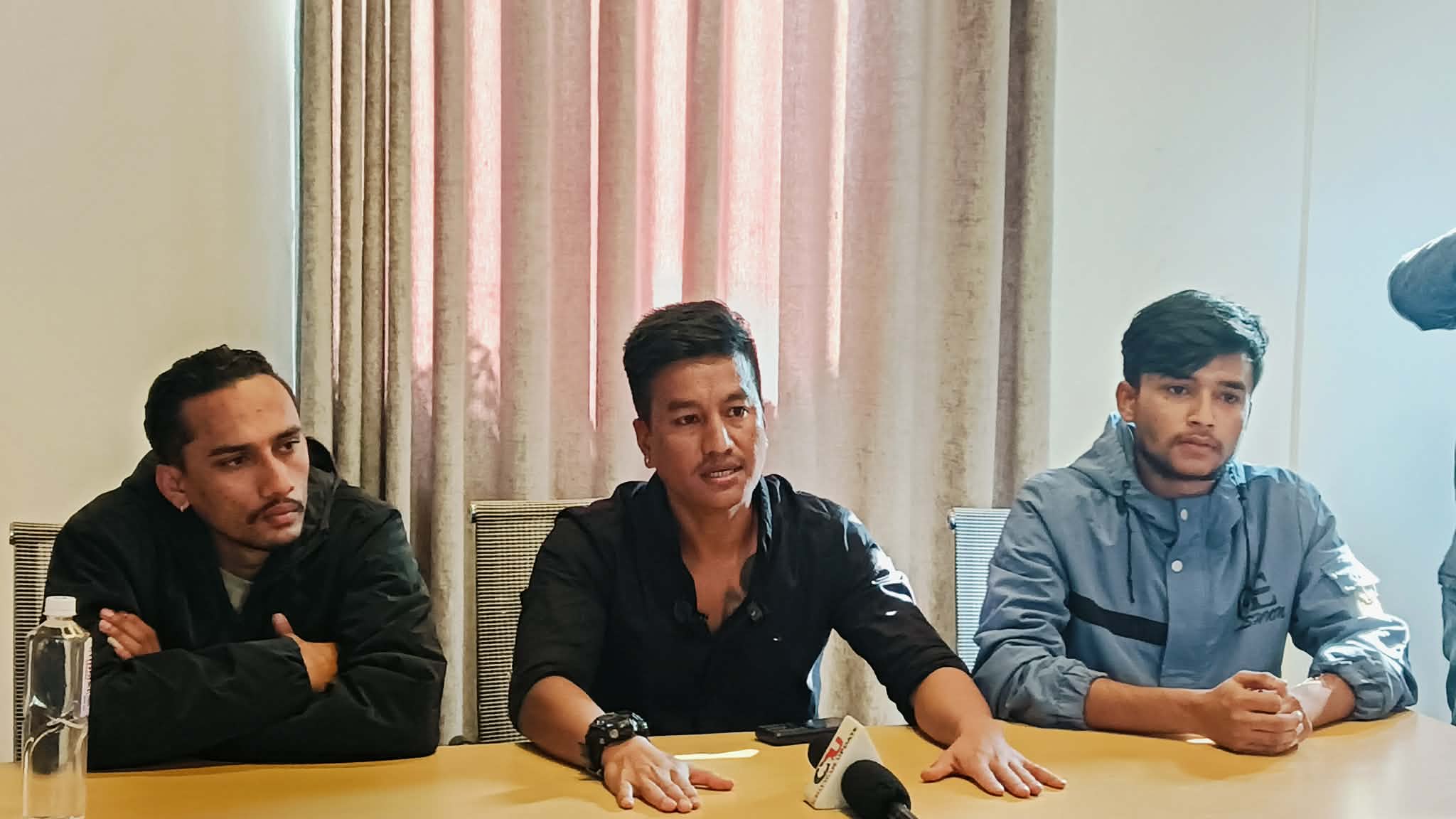 फोटो हेरेर जेनजी आन्दोलनकारी पक्रिए, ठूलो विद्रोहमा उत्रिन्छौं : प्रकाश चन्द