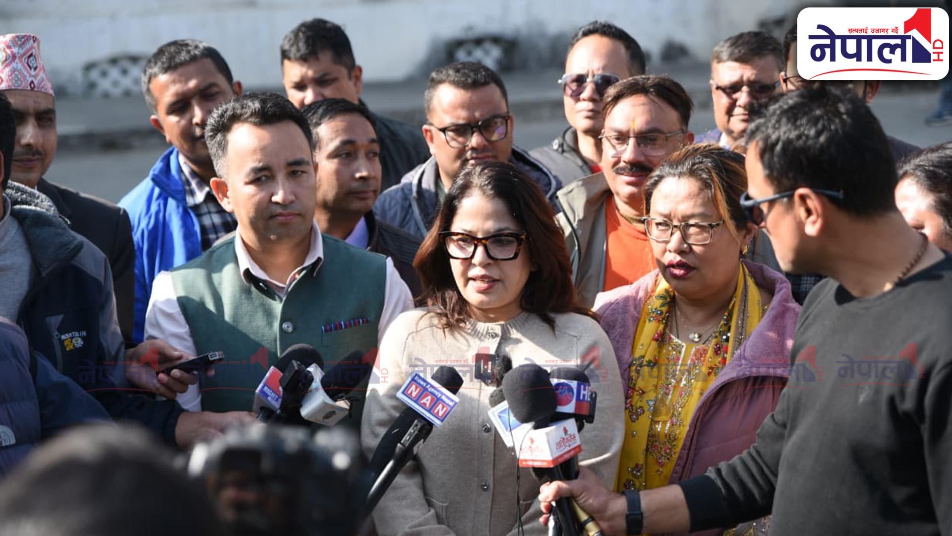 रास्वपाले दियो दल दर्ताका लागि आयोगमा निवेदन {तस्वीरहरु}