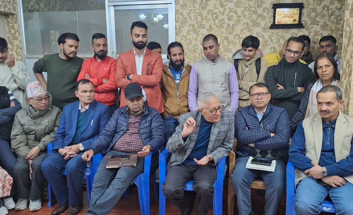 पार्टीलाई फुटबाट बचाउने हो भने पुसभित्रै महाधिवेशन अनिवार्य : शेखर कोइराला