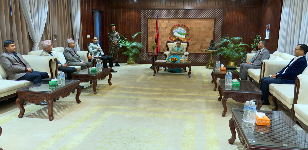 प्रधानमन्त्री र एमाले नेताहरुबीच बालुवाटारमा छलफल