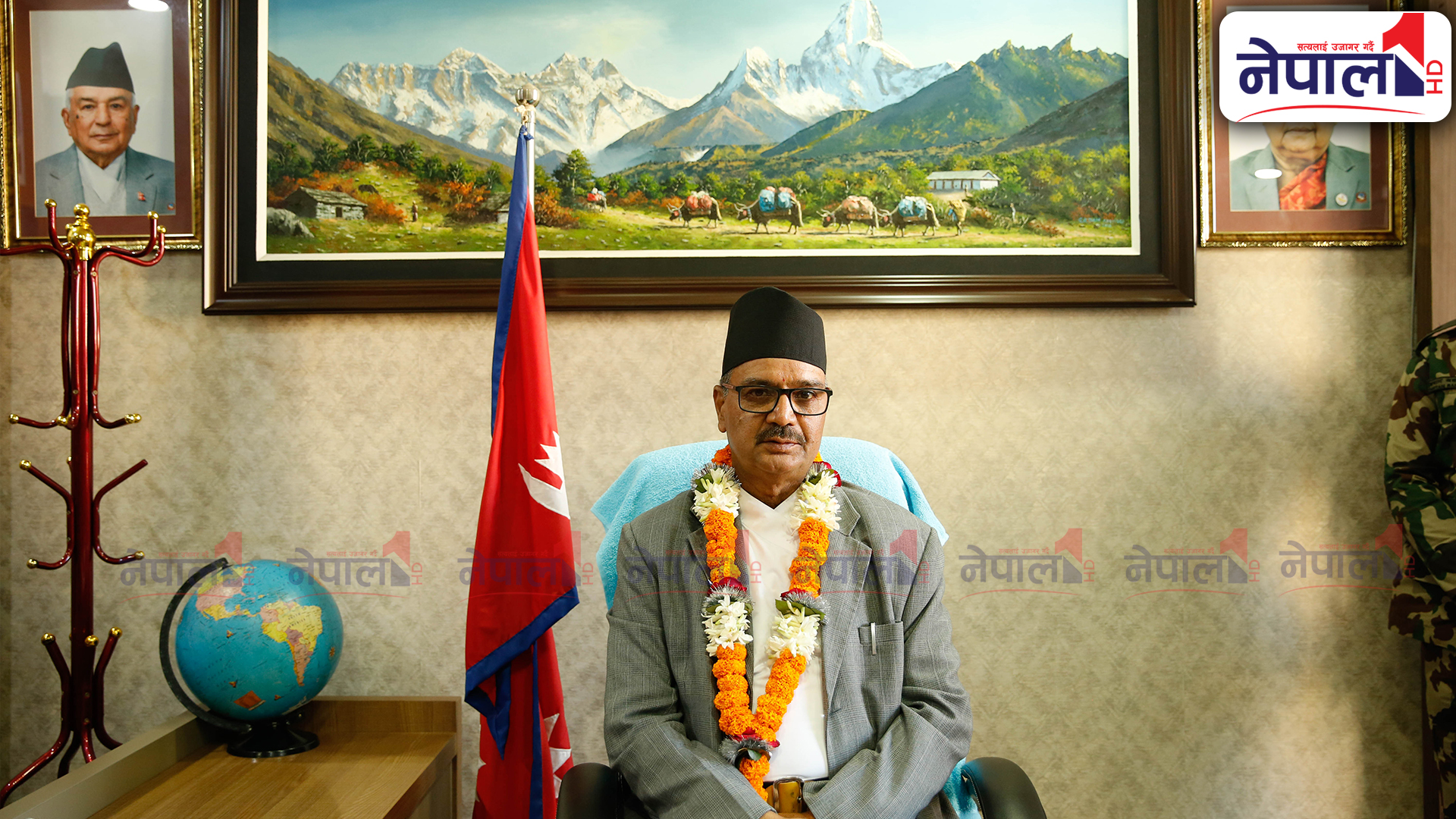 श्रममन्त्री भण्डारीले सम्हाले कार्यभार (तस्बिरहरू)