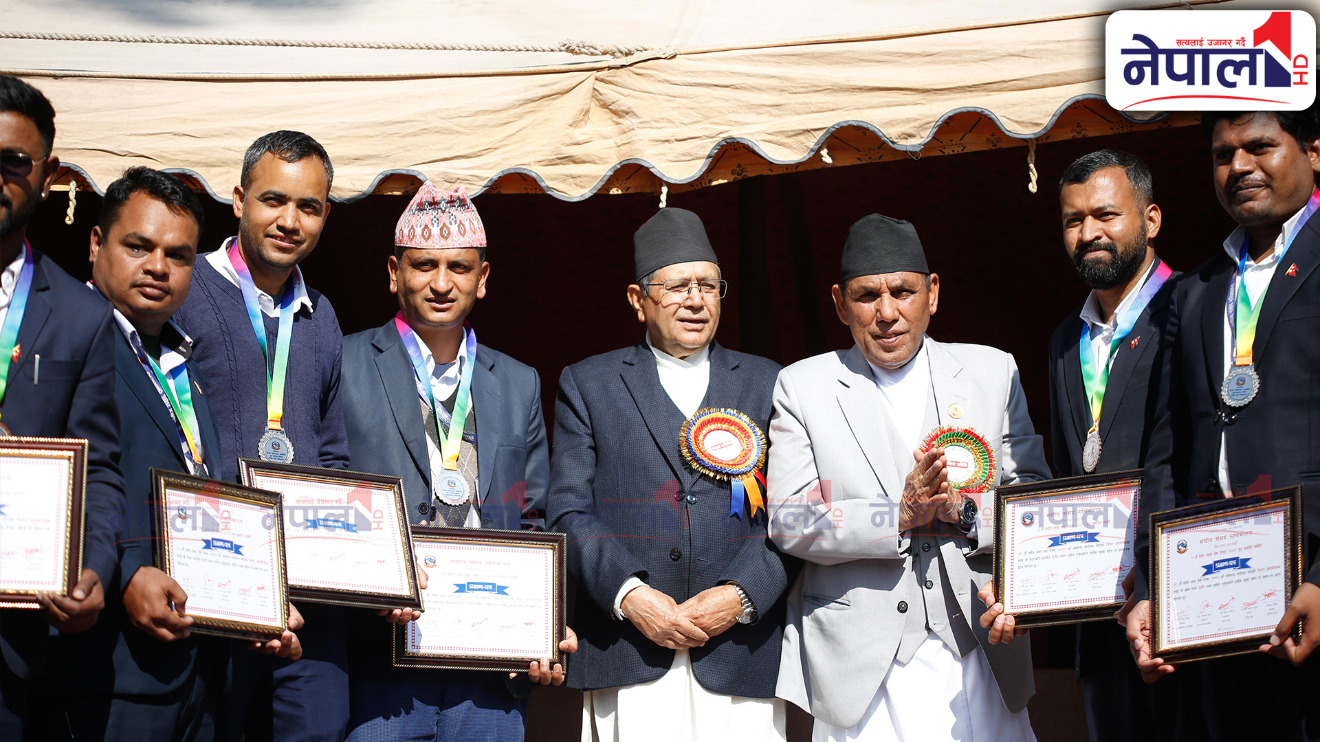 सहसचिव गिरीलाई ‘सर्वोत्कृष्ट संसद्सेवा पुरस्कार’