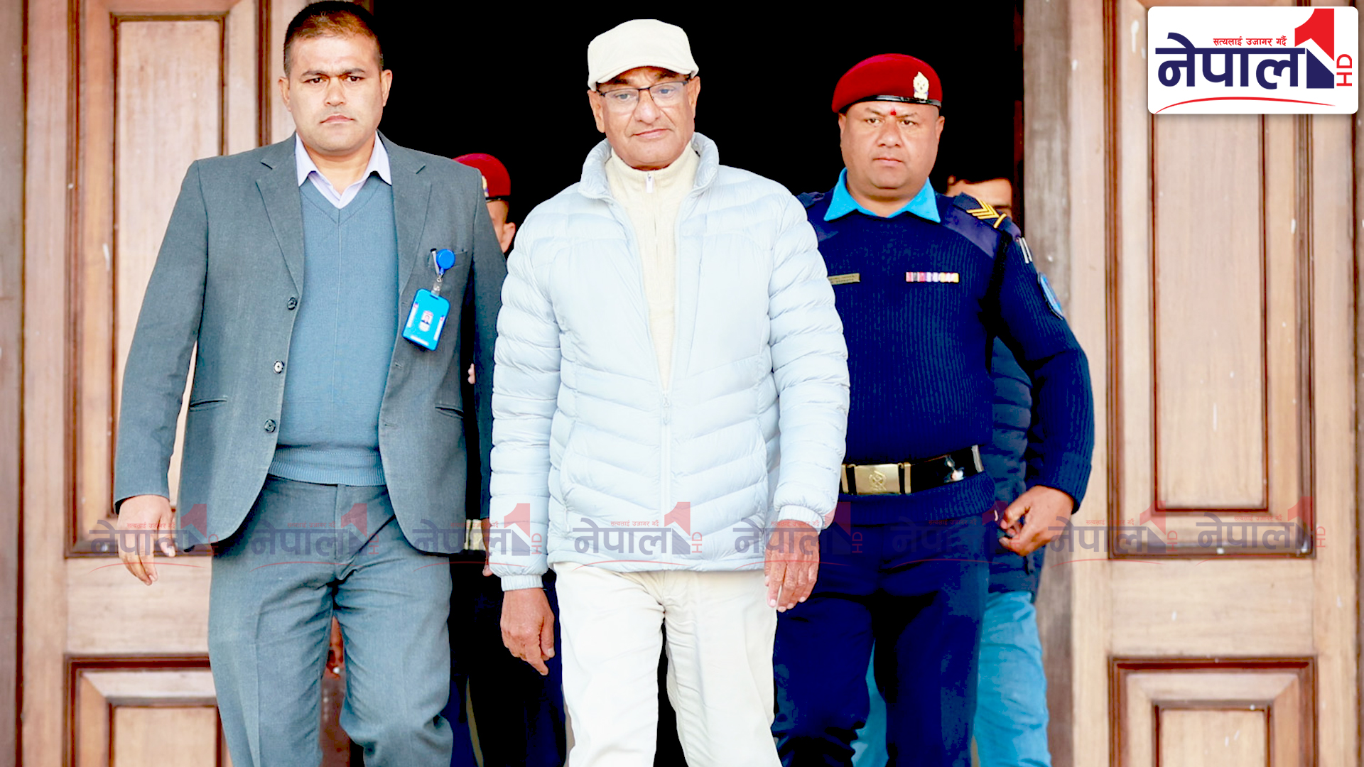 आन्दोलनमा बल प्रयोगको निर्देशन गृहमन्त्रीले दिने कानूनी अधिकार छैन : रमेश लेखक