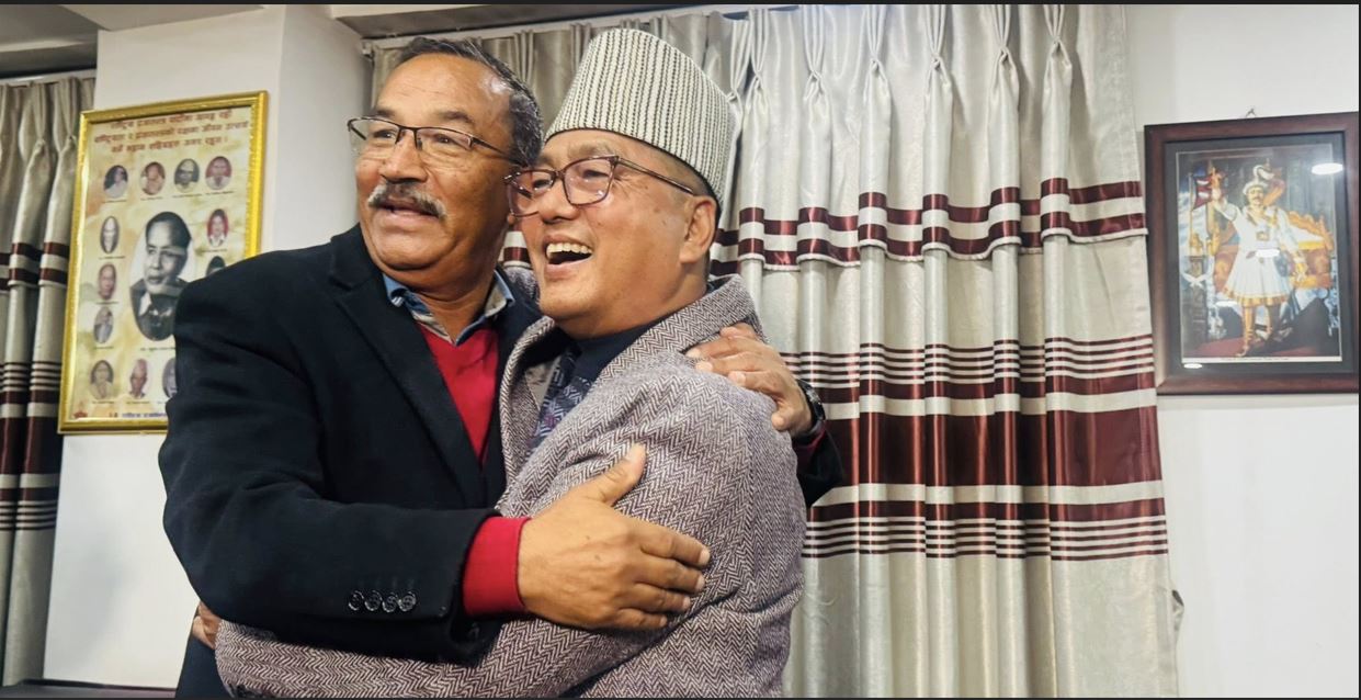 दुई राप्रपाबीच एकताको सम्झौता, लिङ्देन र थापाले खुशी हुँदै मारे अँगालो