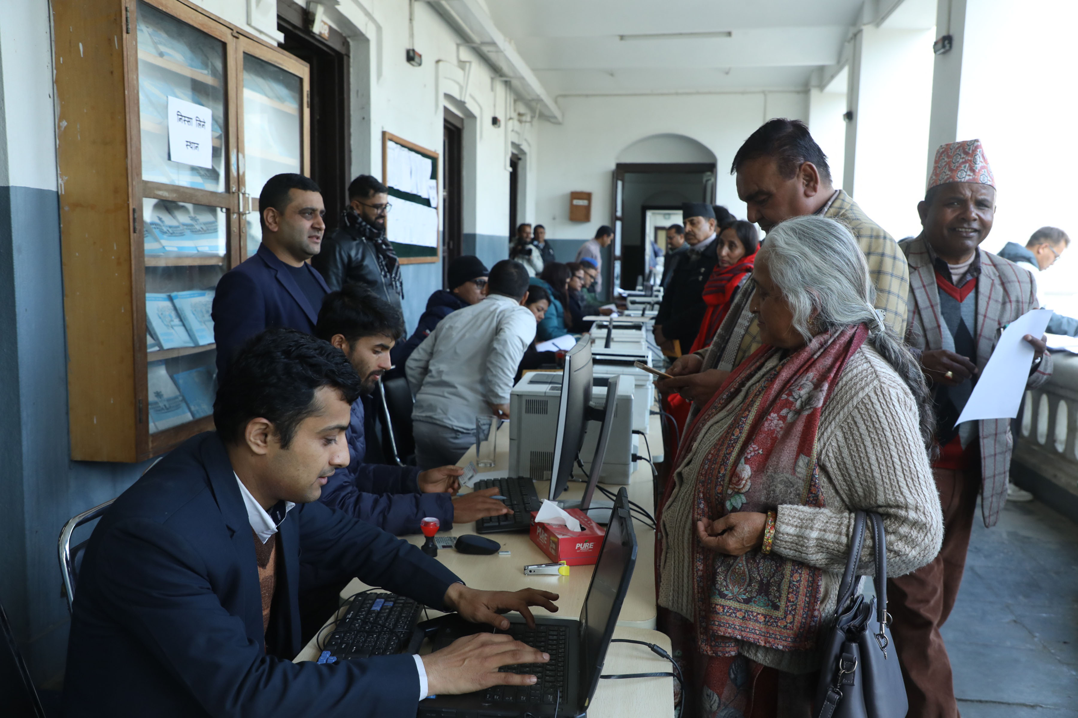 समानुपातिक निर्वाचन प्रणालीतर्फको बन्दसूची बुझाउन निर्वाचन आयोगमा लाम