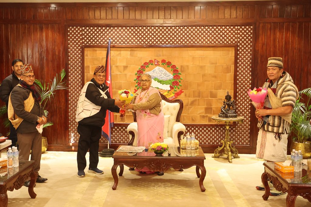 प्रधानमन्त्रीको प्रस्ताव : सरकारी कर्मचारीले हप्तामा एक दिन मौलिक पोशाक लगाउने कि ?