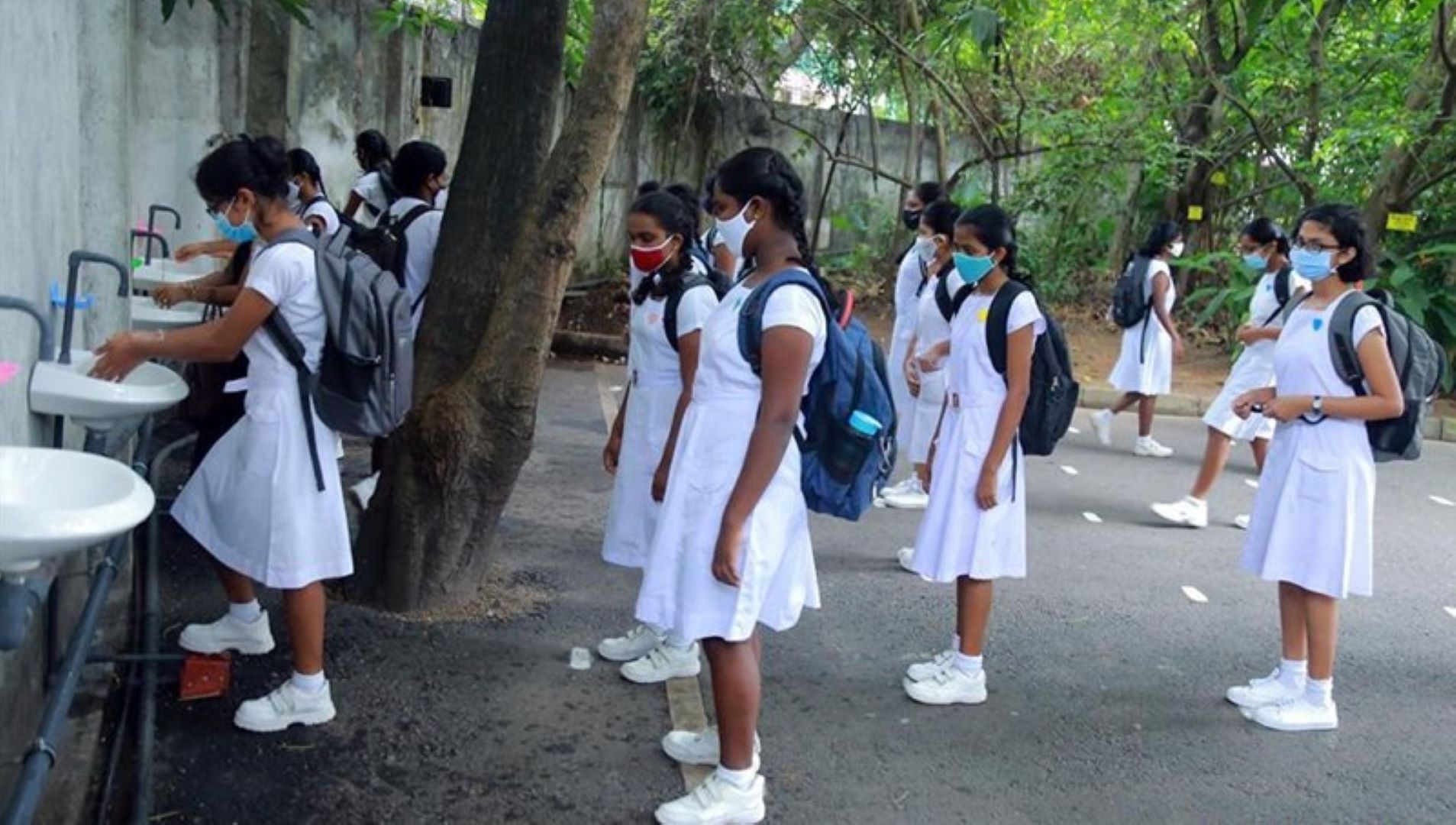 श्रीलङ्कामा चक्रवात पछि पुन: विद्यालय सुचारु