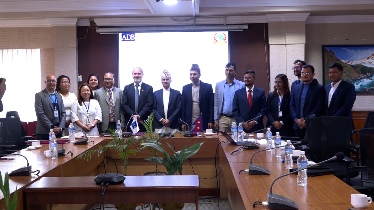 नेपाल सरकार र एडीबीबीच ऋण सम्झौता