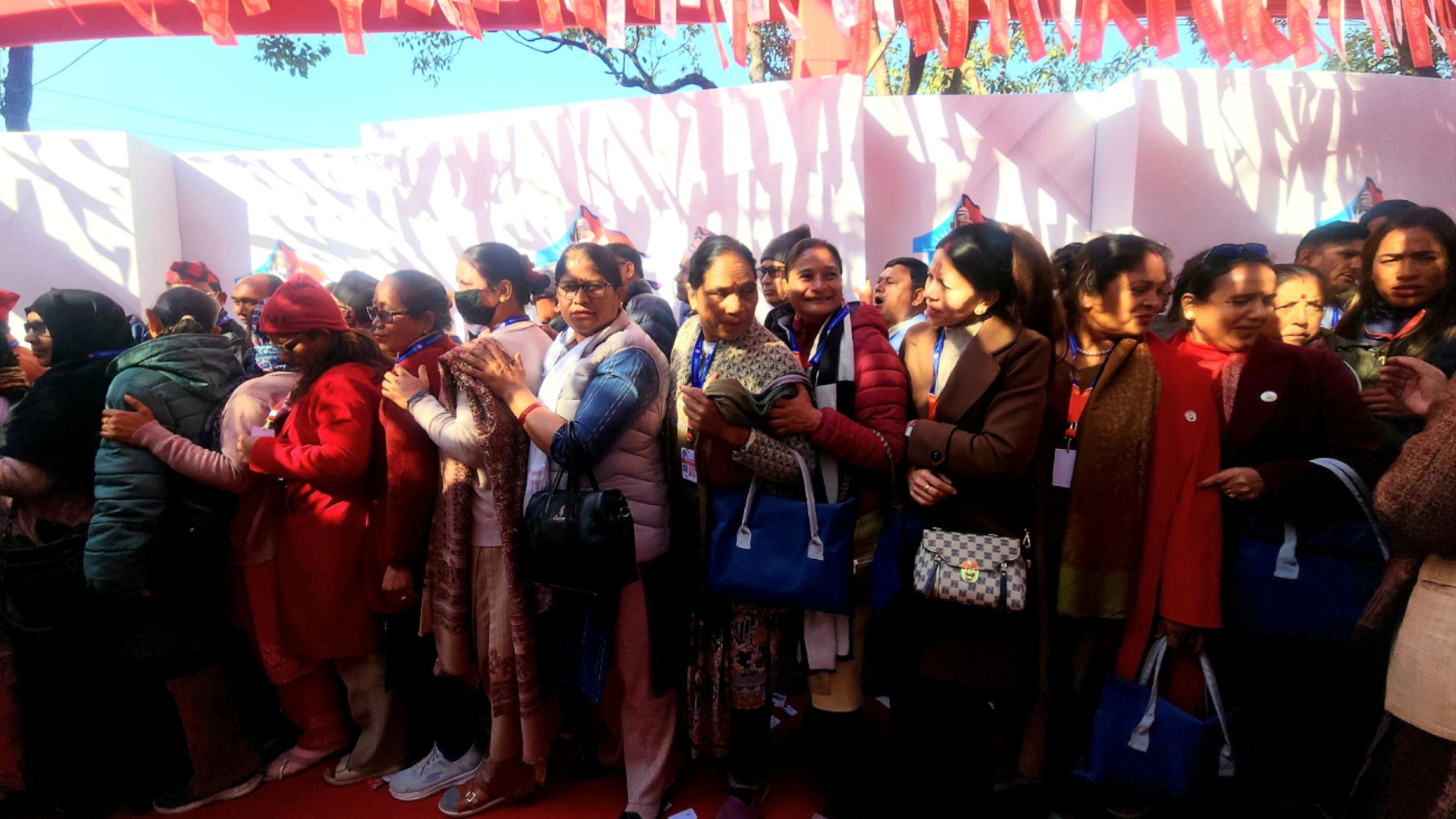 एमाले महाधिवेशन प्रतिनिधिलाई टोकन, ८ बजेसम्म ‘होल्डिङ सेन्टर’ नपुगे मतदान गर्न नपाउने