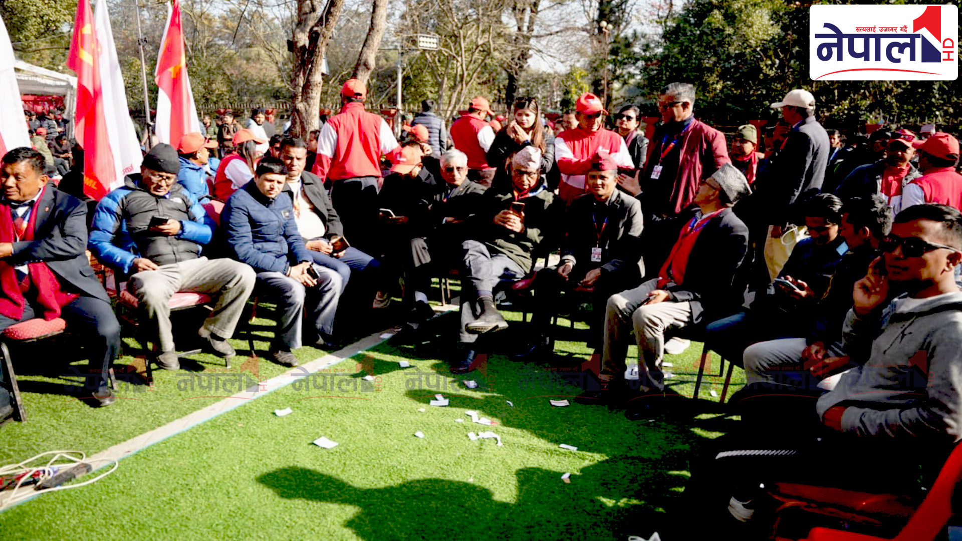 भित्र मतगणना, बाहिर घाम तापेर नतिजाको पर्खाइ (तस्वीरहरु)