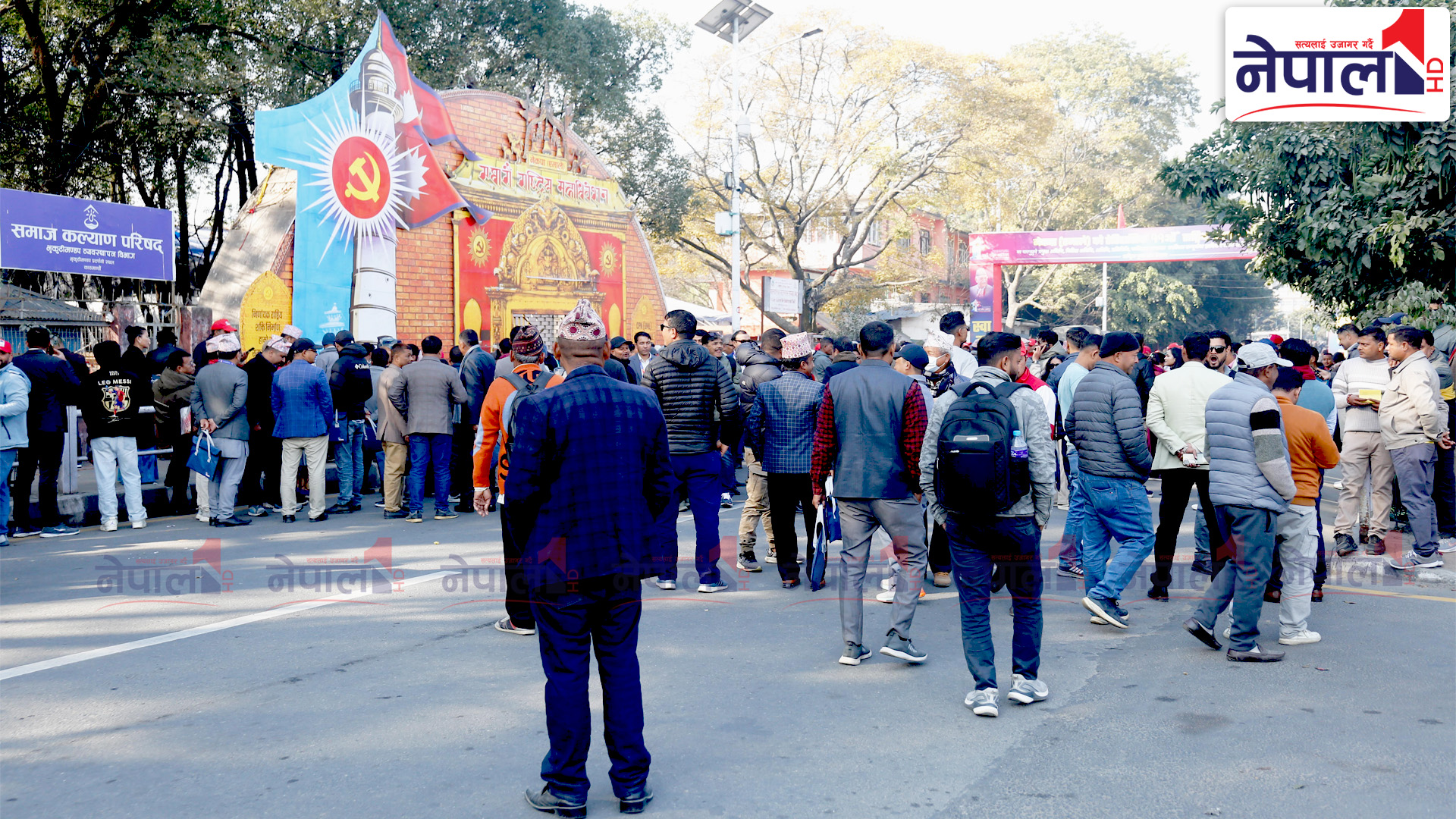 एमाले महाधिवेशनको बन्द सत्र फेरि ३ बजेलाई सारियो