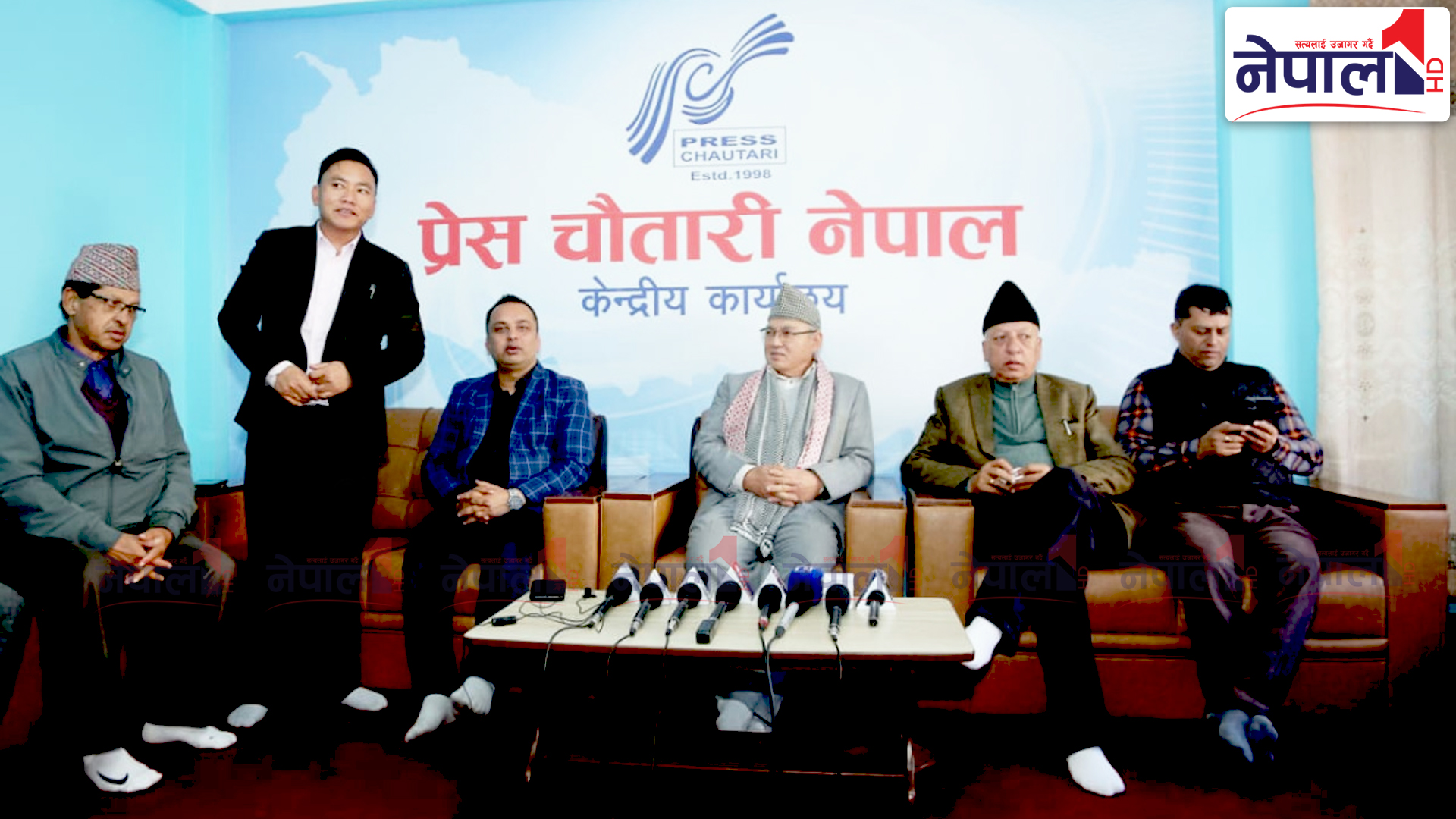 एमालेमा ओलीको विकल्प छैन : बादल