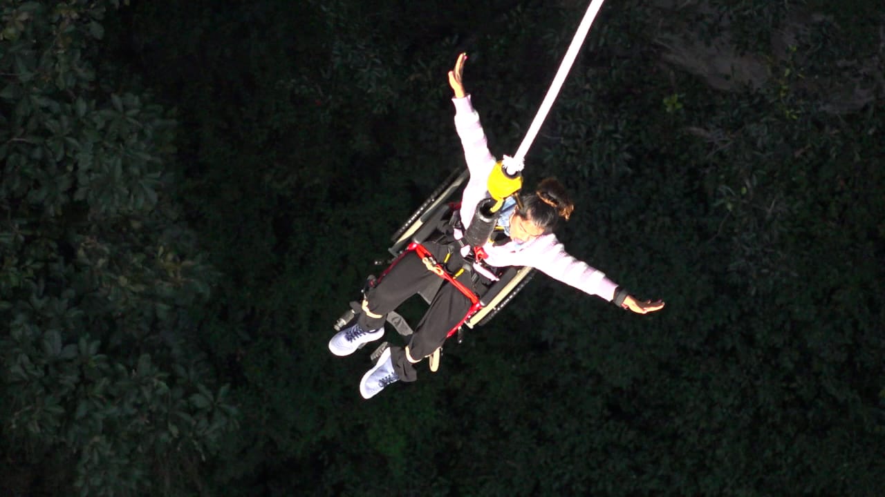 ह्विलचियर बन्जी जम्प गरेर जन्मदिनमा दीपाले रचिन् साहसिक इतिहास