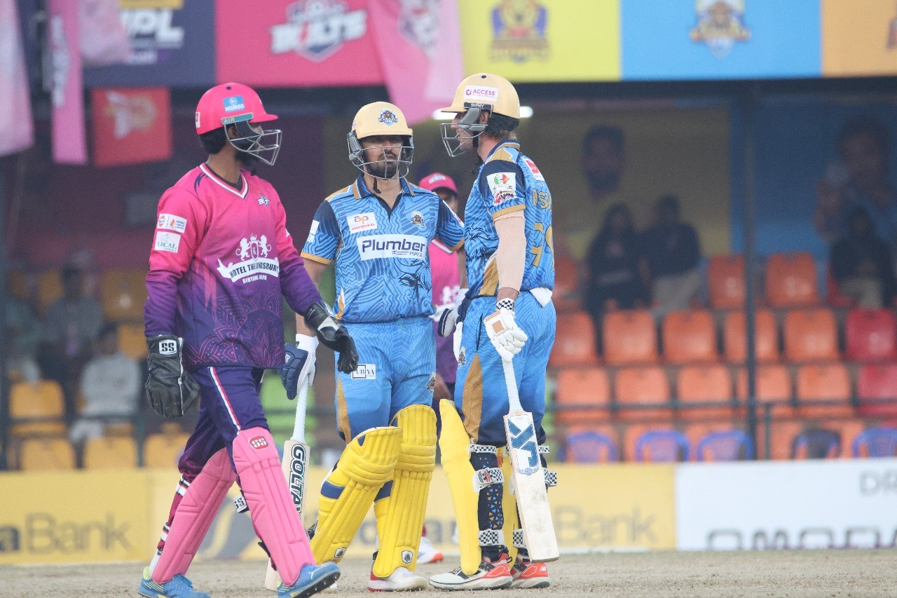 एनपिएल : अर्धशतकको सङ्ख्या ३५ पुग्यो, कुन खेलाडीले कति हिर्काए ?