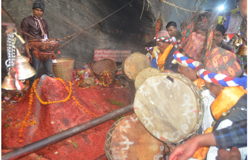 दुप्चेश्वर महादेव मन्दिरमा भक्तजनको घुइँचो