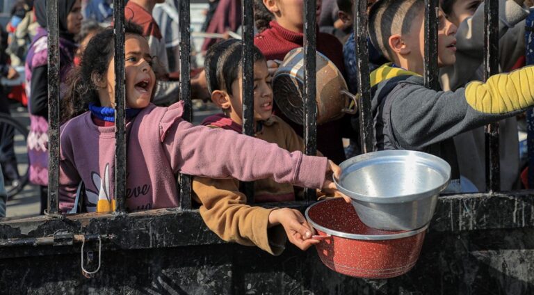 गाजामा मानवीय र स्वास्थ्य सङ्कट गहिरिँदै