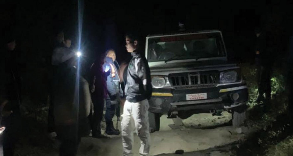 एम्बुलेन्सबाट गाँजा तस्करी, दुई जनालाई पक्रिन प्रहरीले चलायो गोली