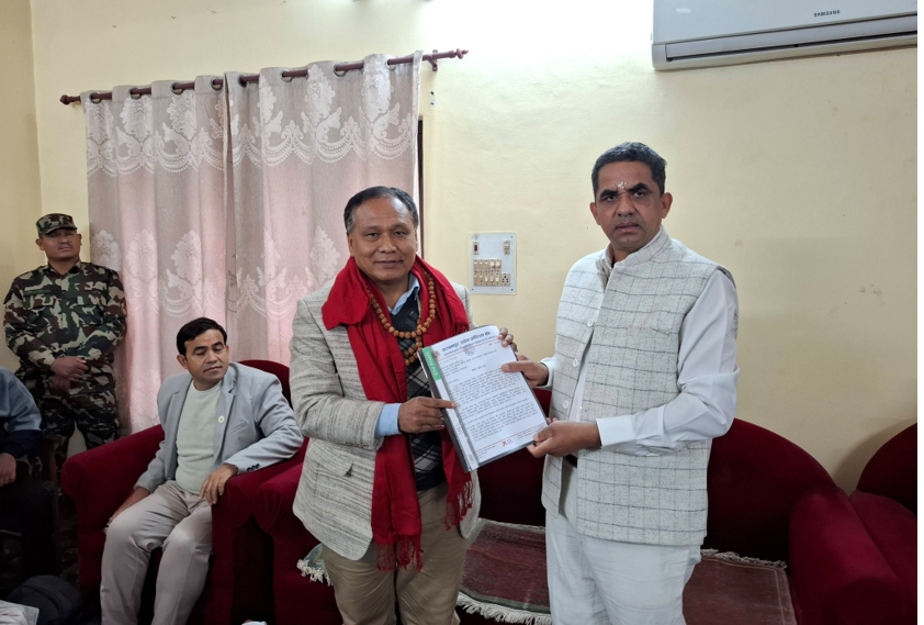 कञ्चनपुर उद्योग वाणिज्य सङ्घद्वारा मन्त्री घिसिङलाई ज्ञापनपत्र