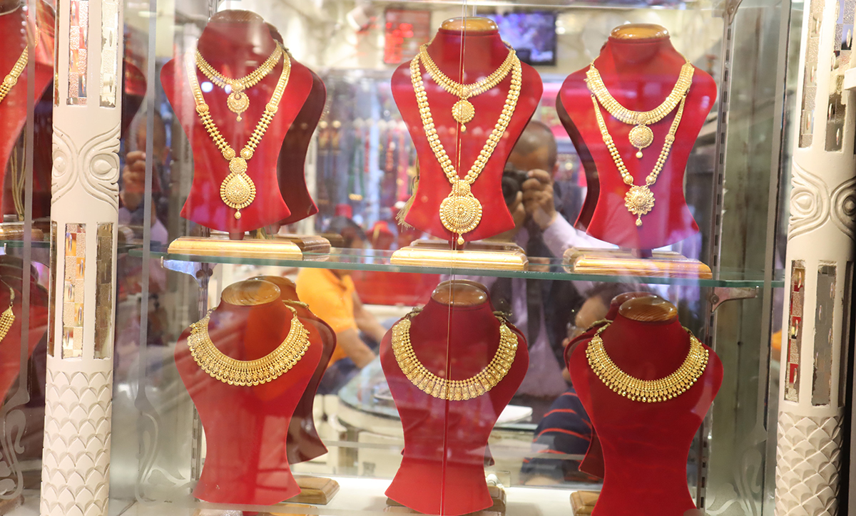 सुनको मूल्य घट्दा चाँदीको मूल्य उकालोमा