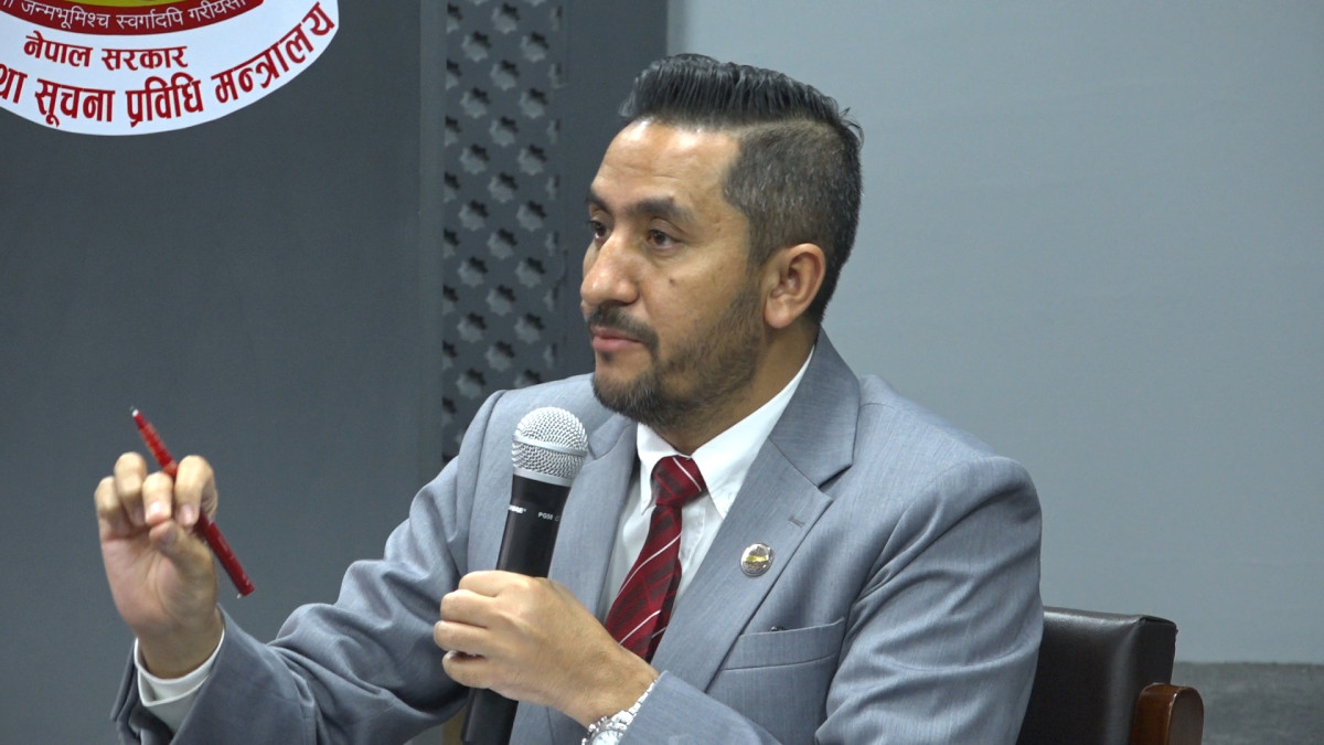 सञ्चारमन्त्रीको दाबी : मुलुकमा सबैतिर निर्वाचनको वातावरण छाएको छ