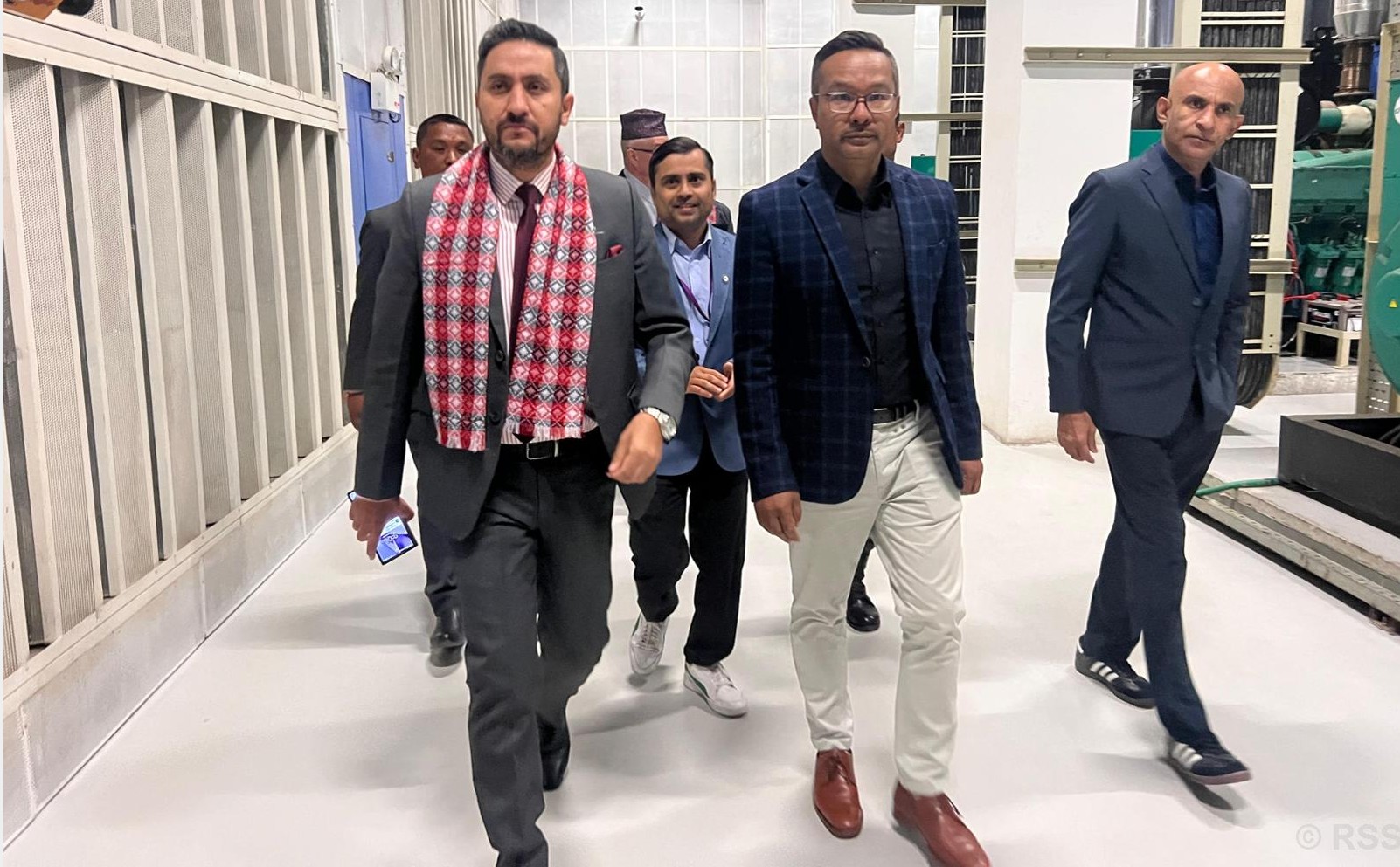 एनसेलमा ठूलो क्षति भएको छ, सरकारले हुनसक्ने सहयोग गर्छ : सञ्चारमन्त्री खरेल