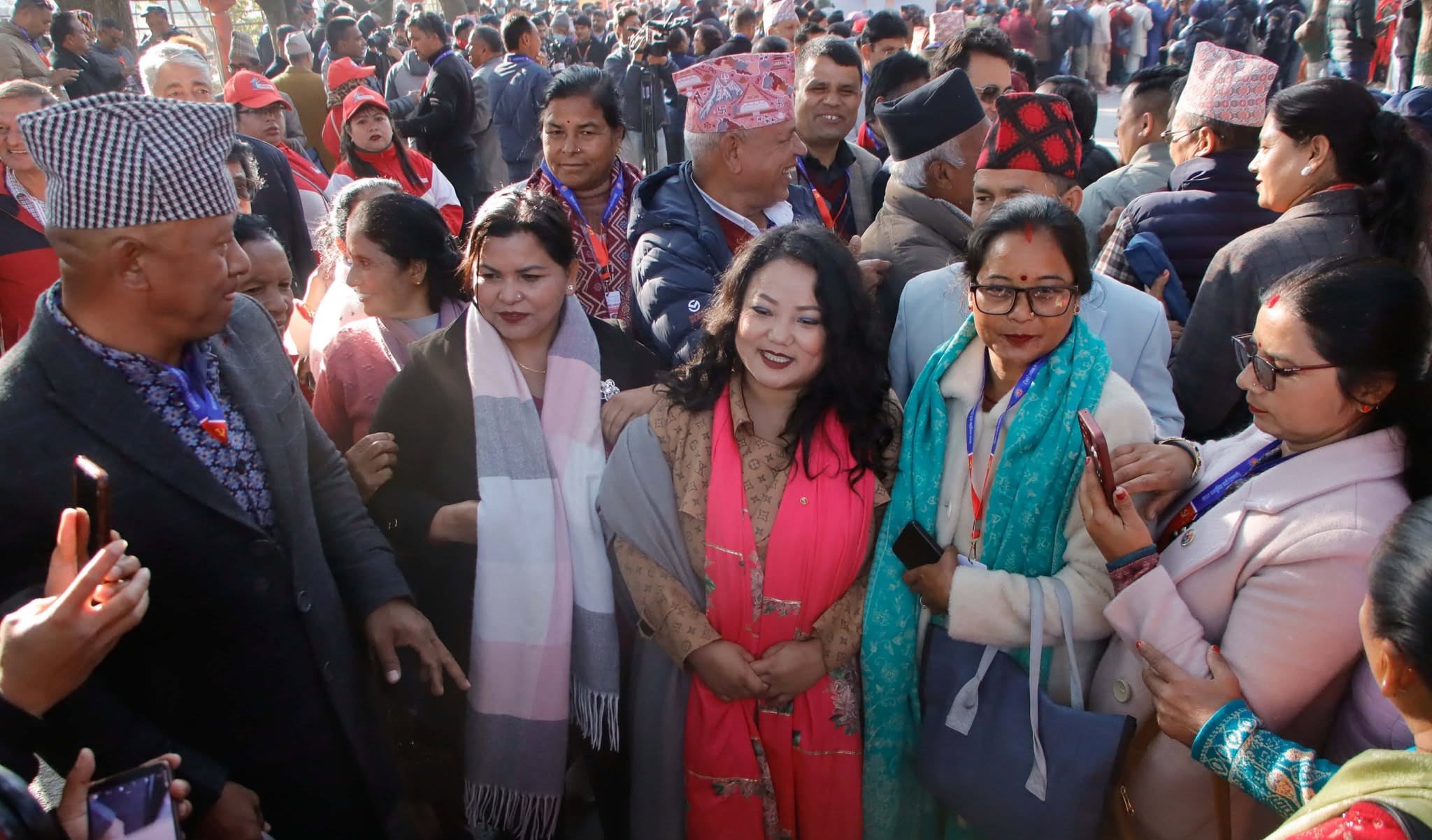 ज्योति मगर आज पनि एमाले महाधिवेशनस्थलमा : प्रतिनिधि नभए पनि भोट माग्दै