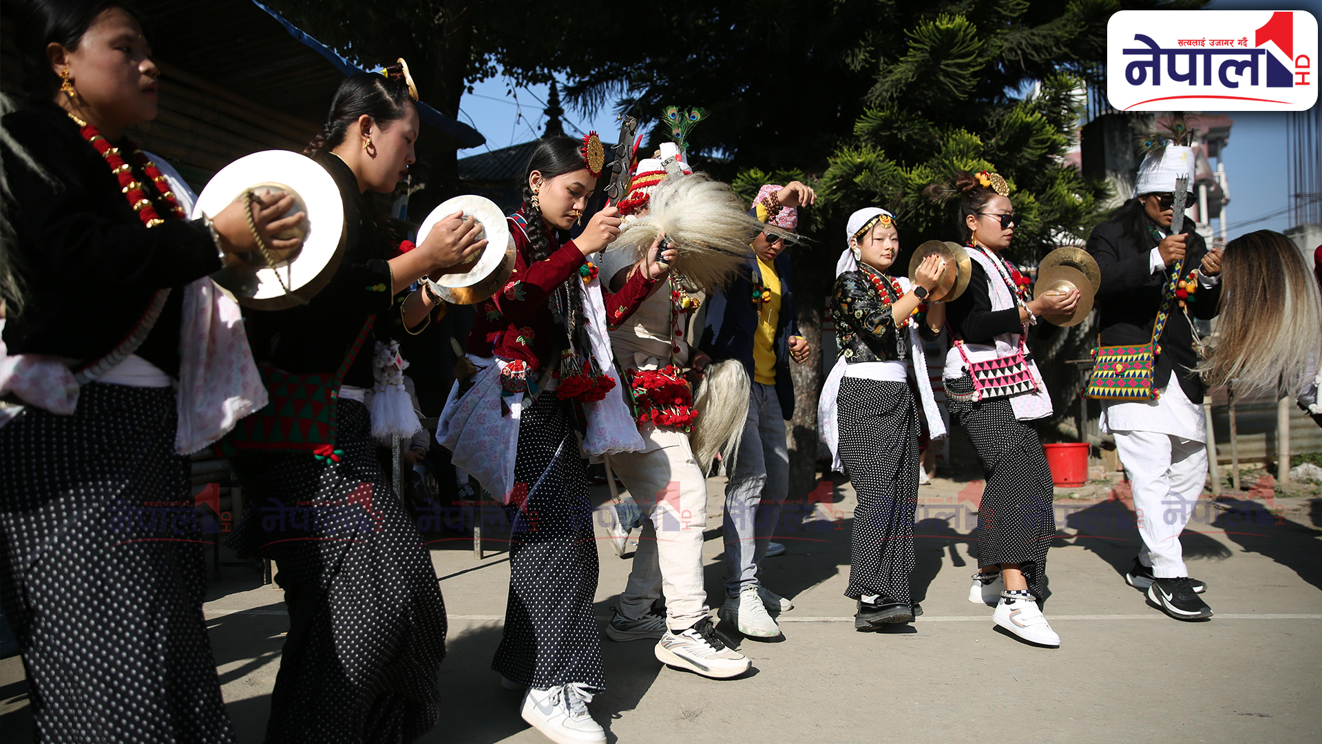किरात समुदायले धुमधामसँग मनाए उधौली पर्व (तस्बिरहरु)