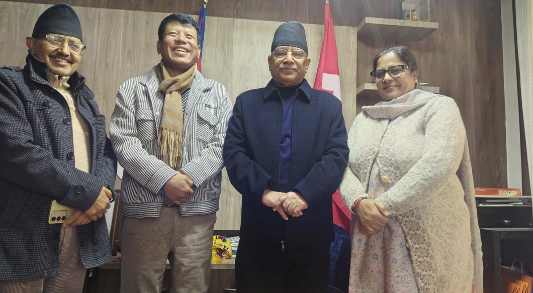 जनार्दनलाई २८ दिनमै छाडेर दम्पती नै प्रचण्डतिर