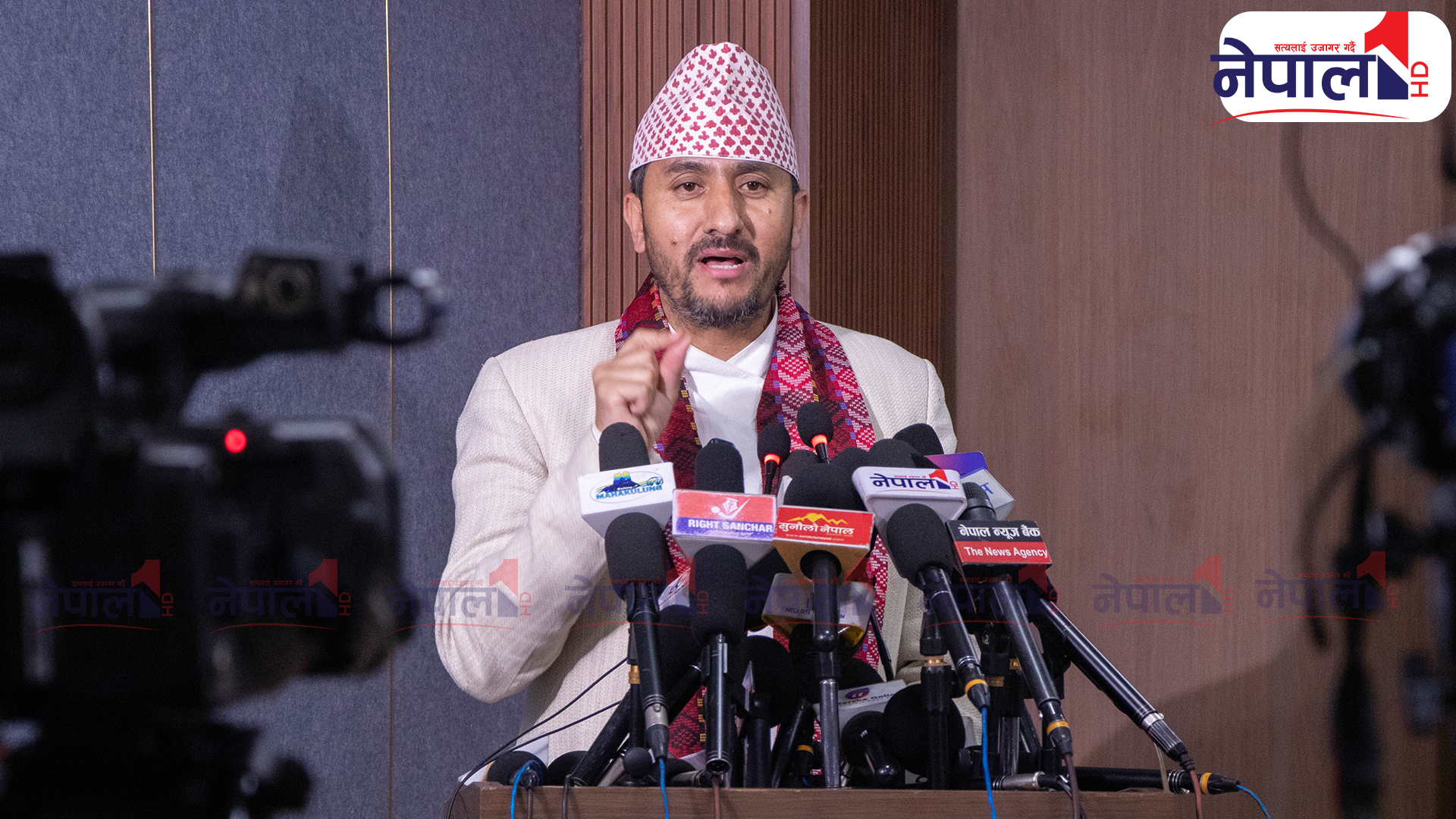 सञ्चारमन्त्री र सञ्चारकर्मी आमनेसामने (तस्बिरहरु)