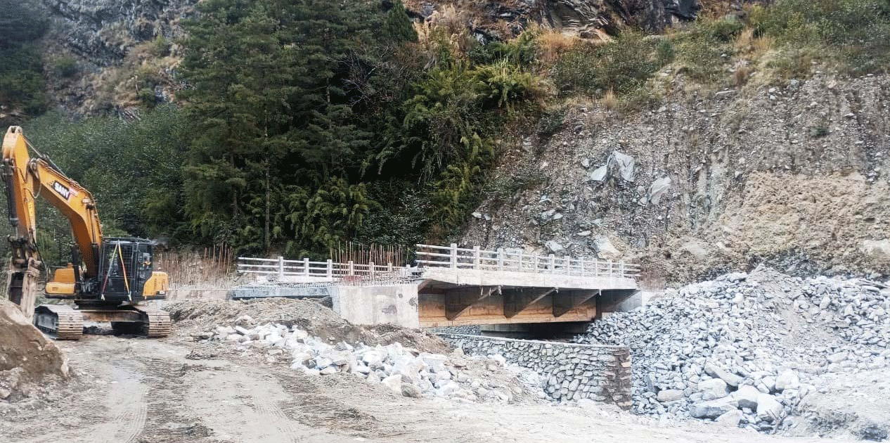 कोरला सडकमा १३ पुल निर्माण, तीन पुल बन्दै