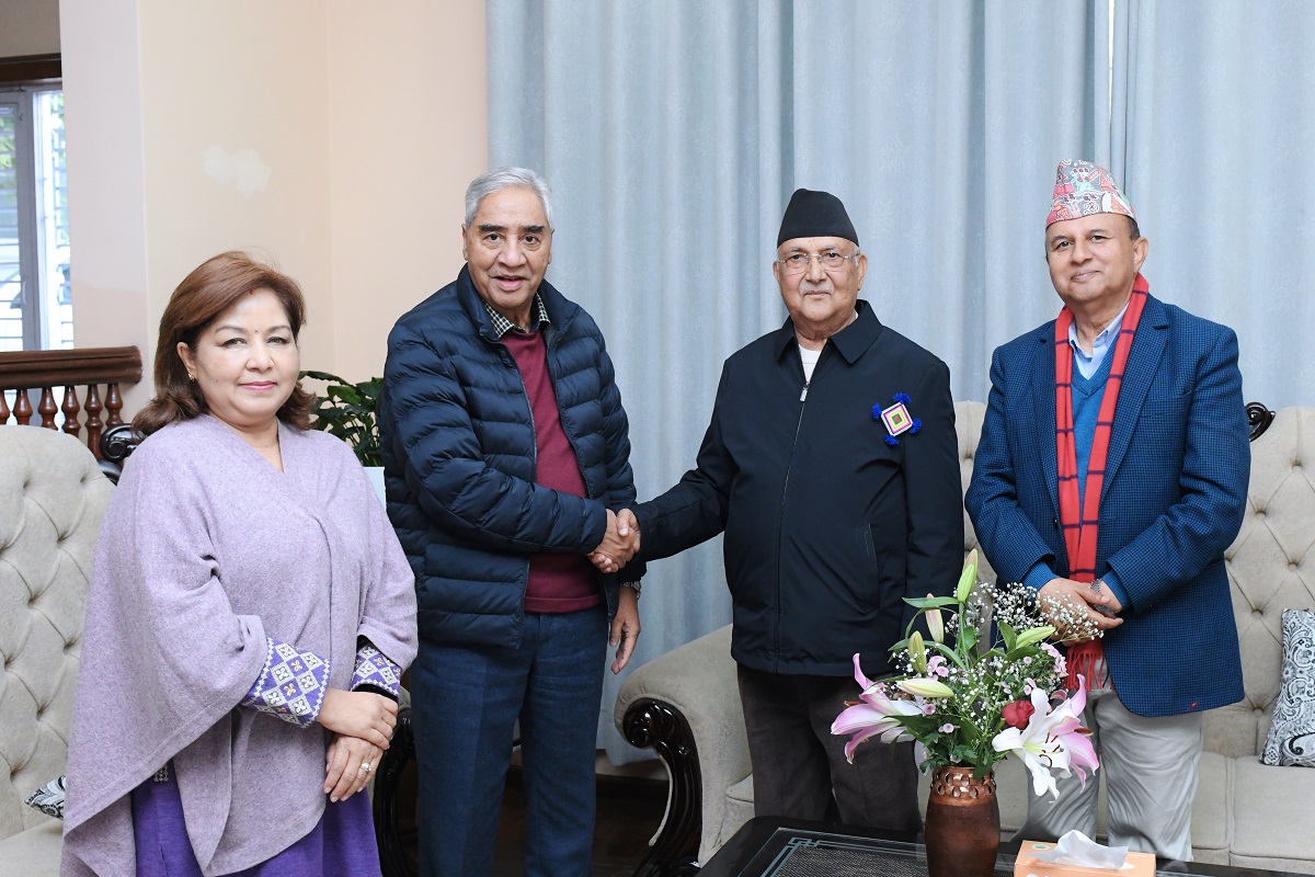 पोखरेलसहित देउवा भेट्न फेरि महाराजगञ्ज पुगे ओली