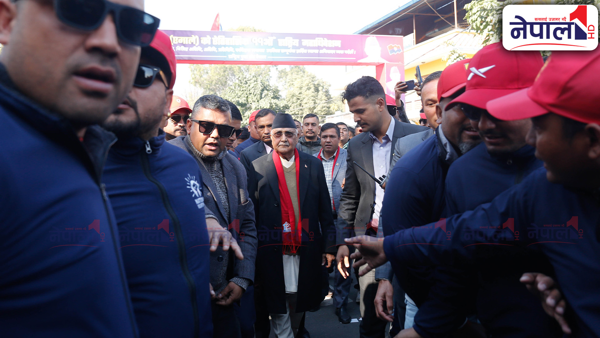 युवाको ‘स्कर्टिङ’मा भृकुटीमण्डप पुगे ओली तस्बिरहरू)