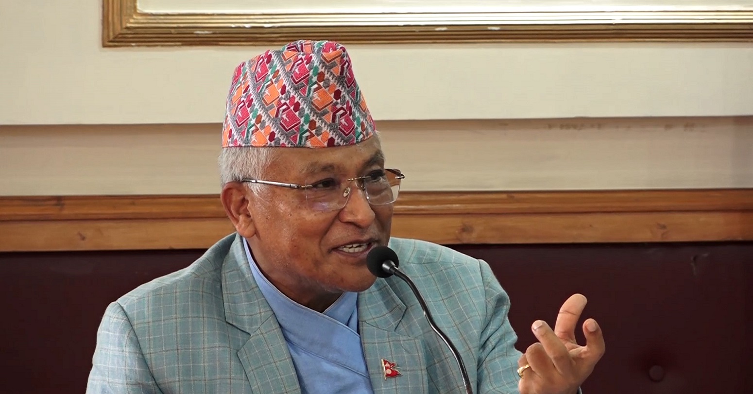 ओलीलाई ‘राजनीतिको पेले’ भन्ने कृष्णगोपाल श्रेष्ठ ईश्वर समूहबाट सचिवको उम्मेदवार