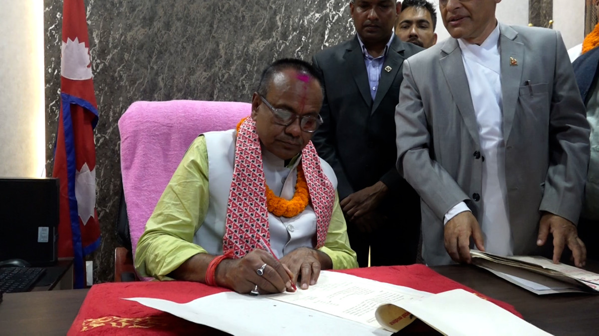 मधेसका मुख्यमन्त्री यादवले पुस ४ मा विश्वासको मत लिने