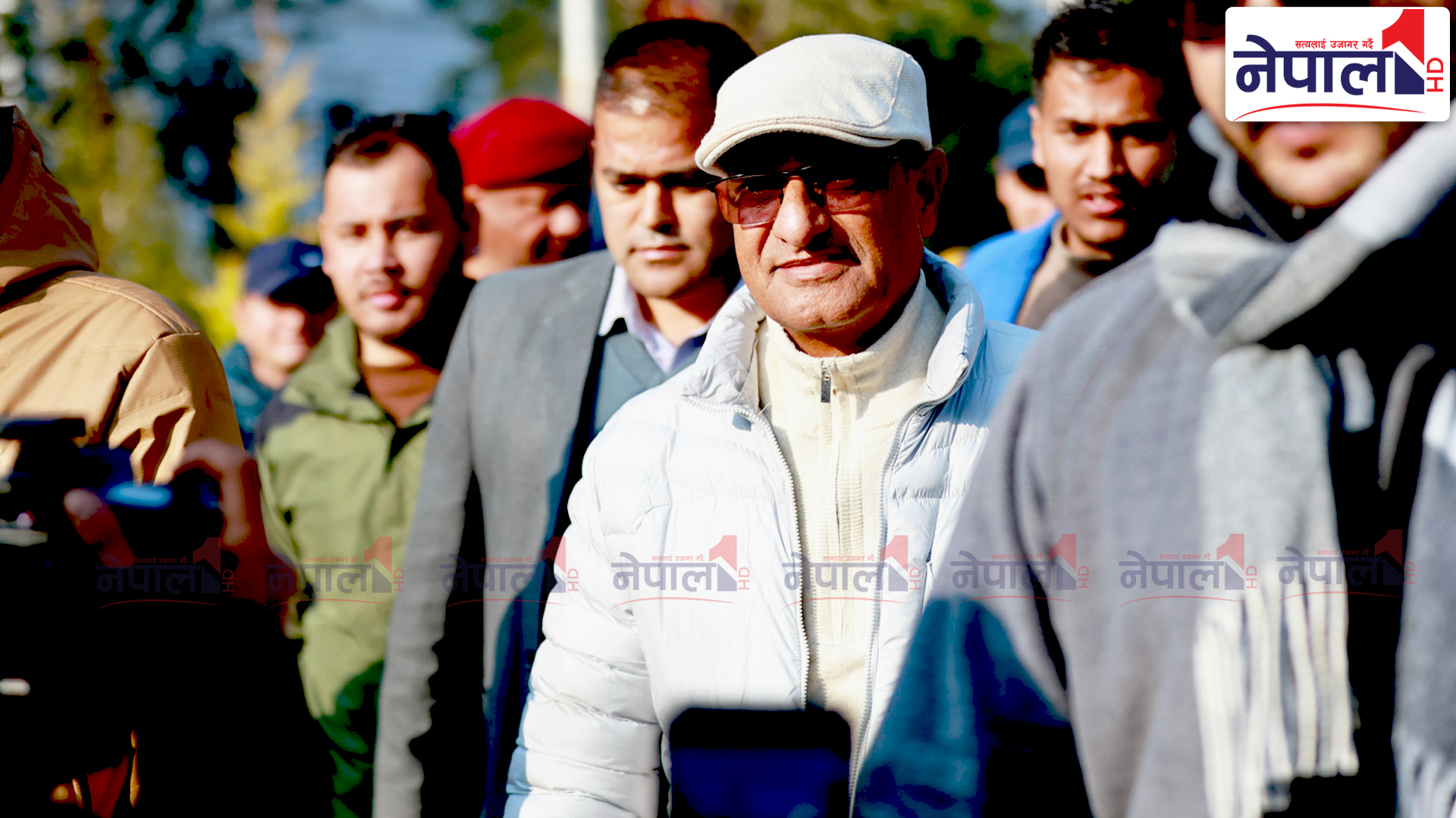 प्रदर्शनकारीबाट जोगाउँदा अक्सिजन टुट्यो, केही दिनमै आमा दिवंगत हुनुभयो : लेखक