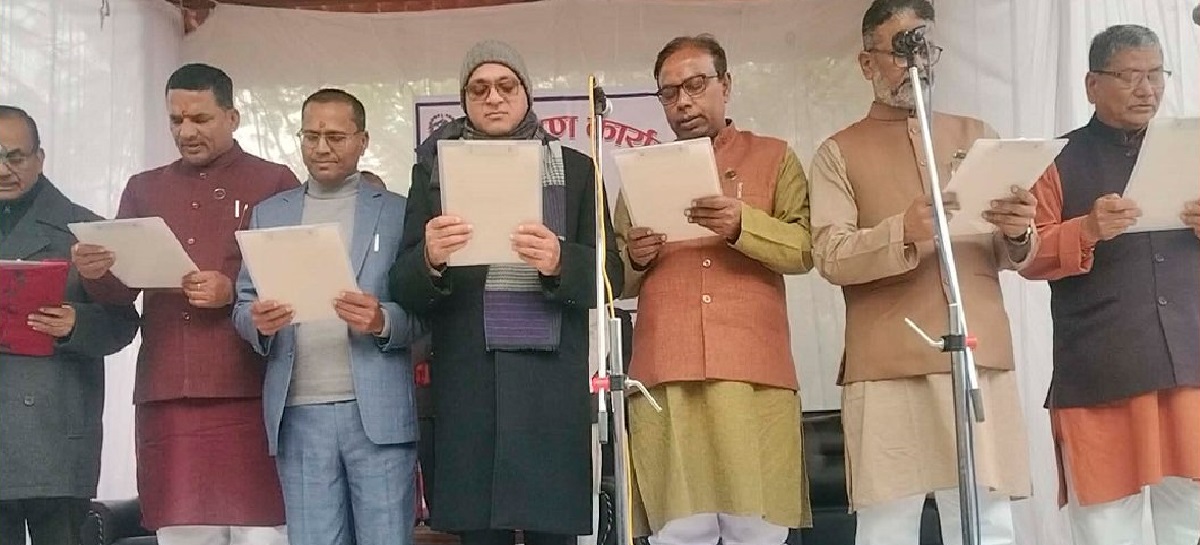 मधेस मन्त्रिपरिषदले पायो पूर्णता : एकै पटक ६ मन्त्रीले लिए शपथ