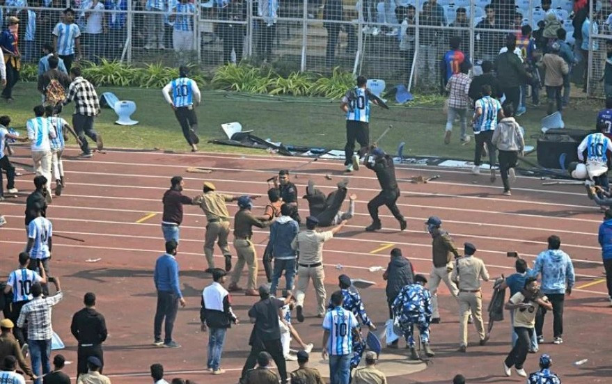 मेस्सी एक्कासी बाहिरिएपछि समर्थकद्वारा भारतीय रंगशालामा तोडफोड