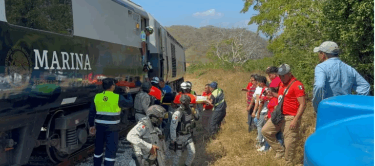मेक्सिकोमा यात्रु बहाक रेल दुर्घटना हुँदा १३ जनाको मृत्यु, ९८ घाइते