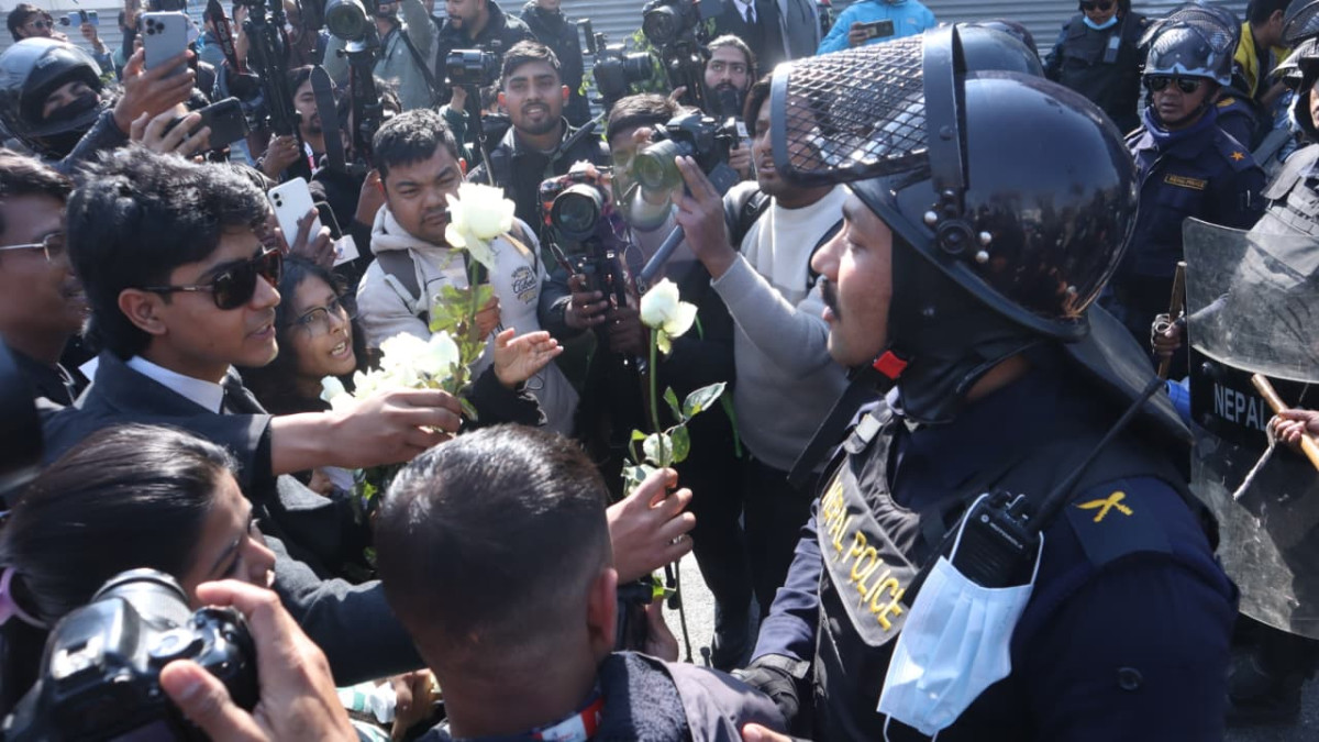 माइतीघरमा मिराज समूहको नारा : अति भो राजनीतिक खेल, आमा सरकार फेल