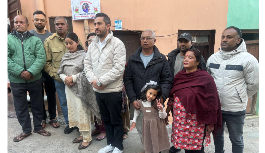 सञ्चारमन्त्री खरेलद्वारा दिवङ्गत पत्रकार रजकको परिवारसँग छलफल