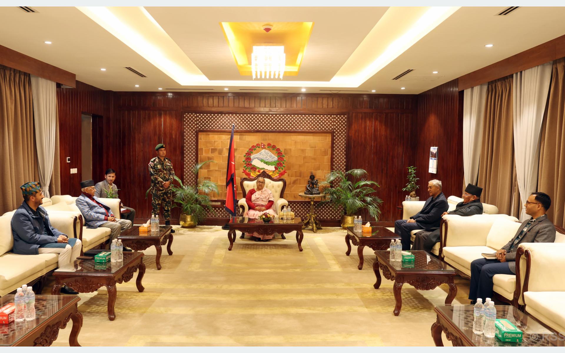 देउवा, ओली र प्रचण्डलाई प्रधानमन्त्रीको आग्रह : निर्वाचन जसरी पनि सफल पारौं