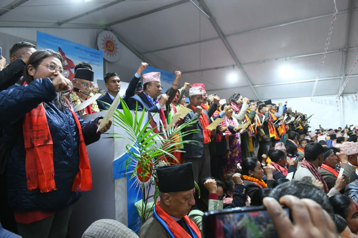 एमालेका नव निर्वाचित पदाधिकारी र केन्द्रीय सदस्यले लिए शपथ