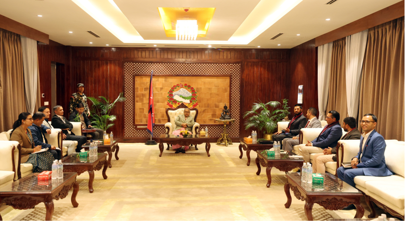 प्रधानमन्त्री कार्कीसँग रास्वपा सभापति लामिछानेको भेट