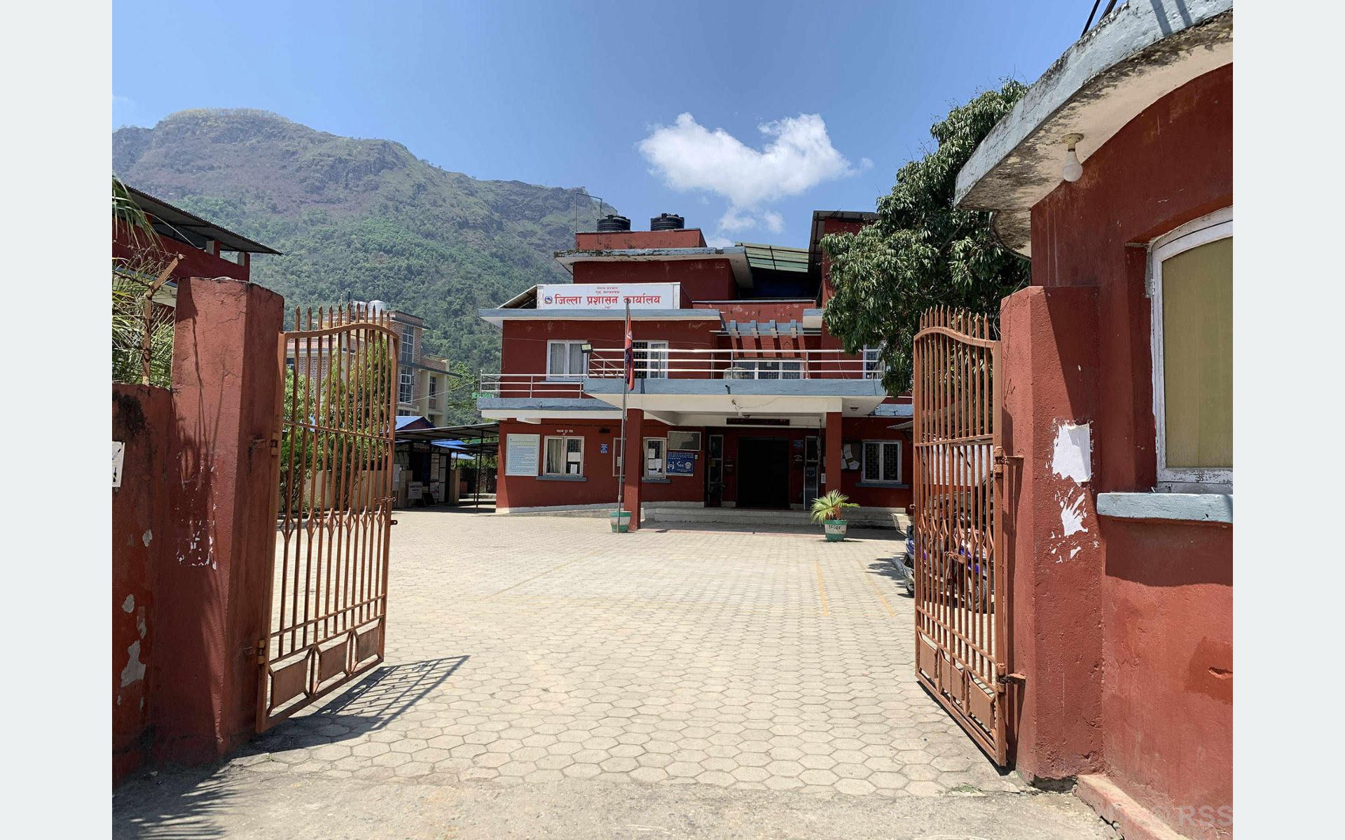 तनहुँ जिल्ला प्रशासन :  तीन महिनामा रु एक करोड राजस्व सङ्कलन, ४३४ गुनासा फछ्र्यौट