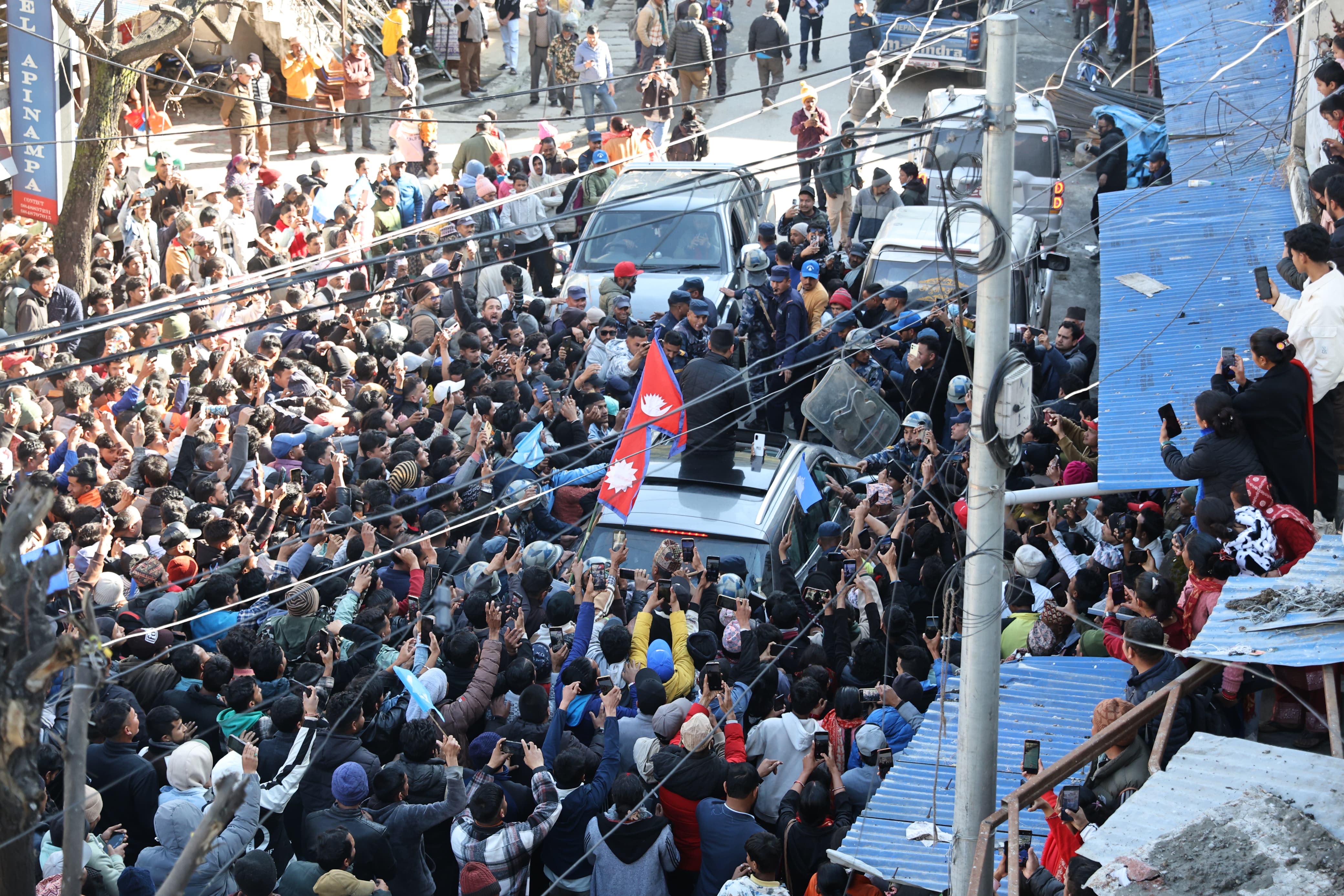 बालेन शाह हेर्न दार्चुलामा थामिनसक्नु भिड (तस्वीरहरु)