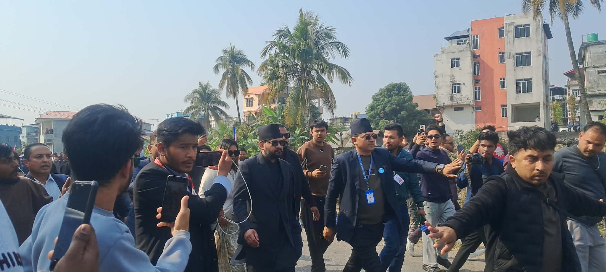 बालेन उम्मेदवारी दर्ता गर्न पुगे