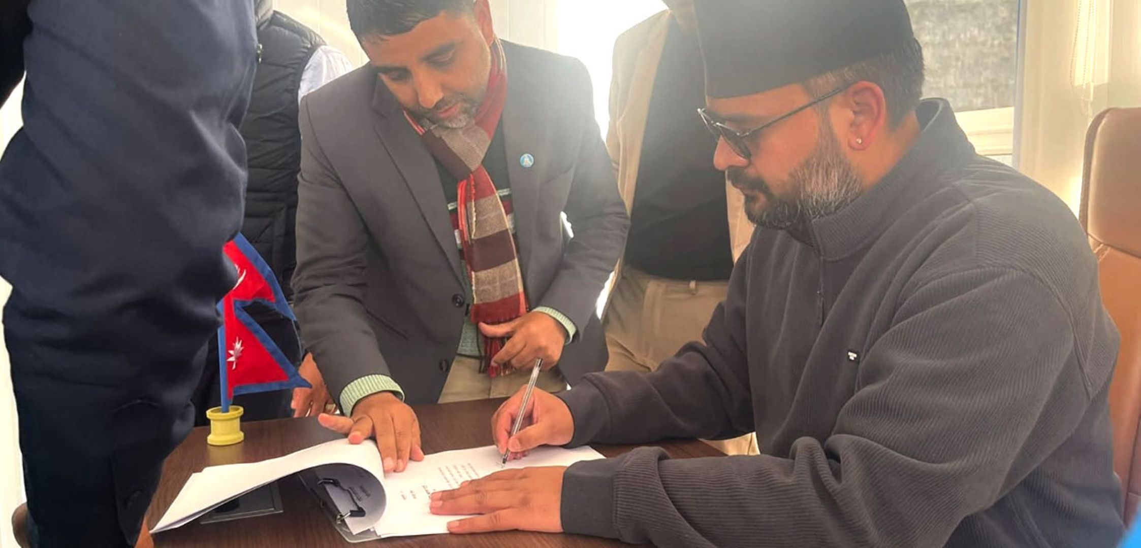 राजीनामा लगत्तै घण्टीघर पुगे बालेन : रविसँगै बजाए घण्टी, समर्थकको नाराबाजी