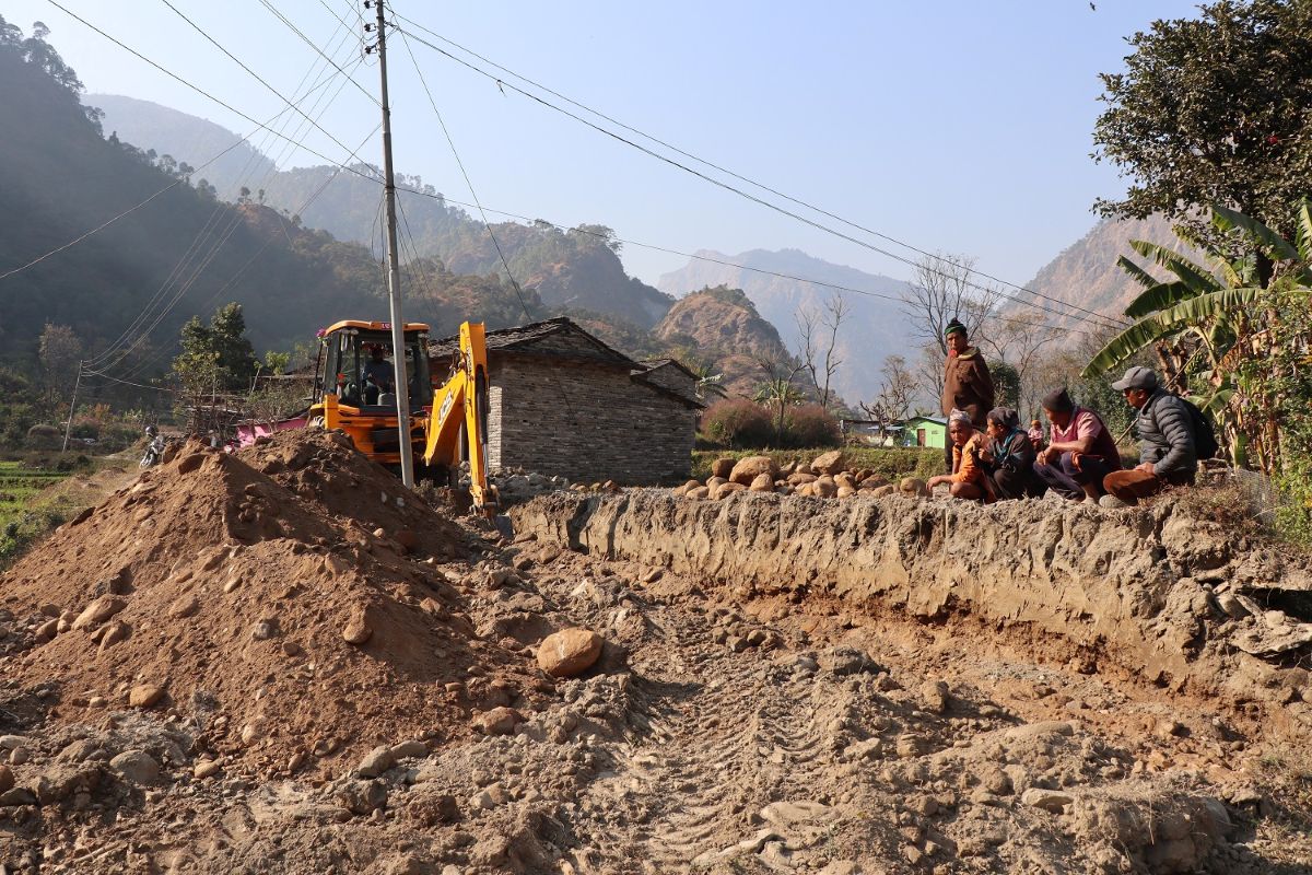 छिसवाङमा मार्ग खुलेको १५ वर्षपछि सडक स्तरोन्नति थालियो